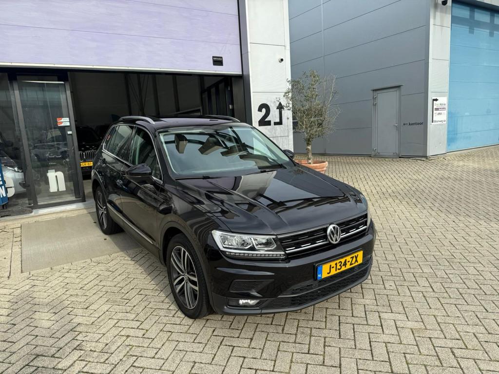 Volkswagen Tiguan 2.0 TSI 4Motion Highline AUTOMAAT! PANO! L, Gebruikt, 4 cilinders, 1984 cc, Zwart