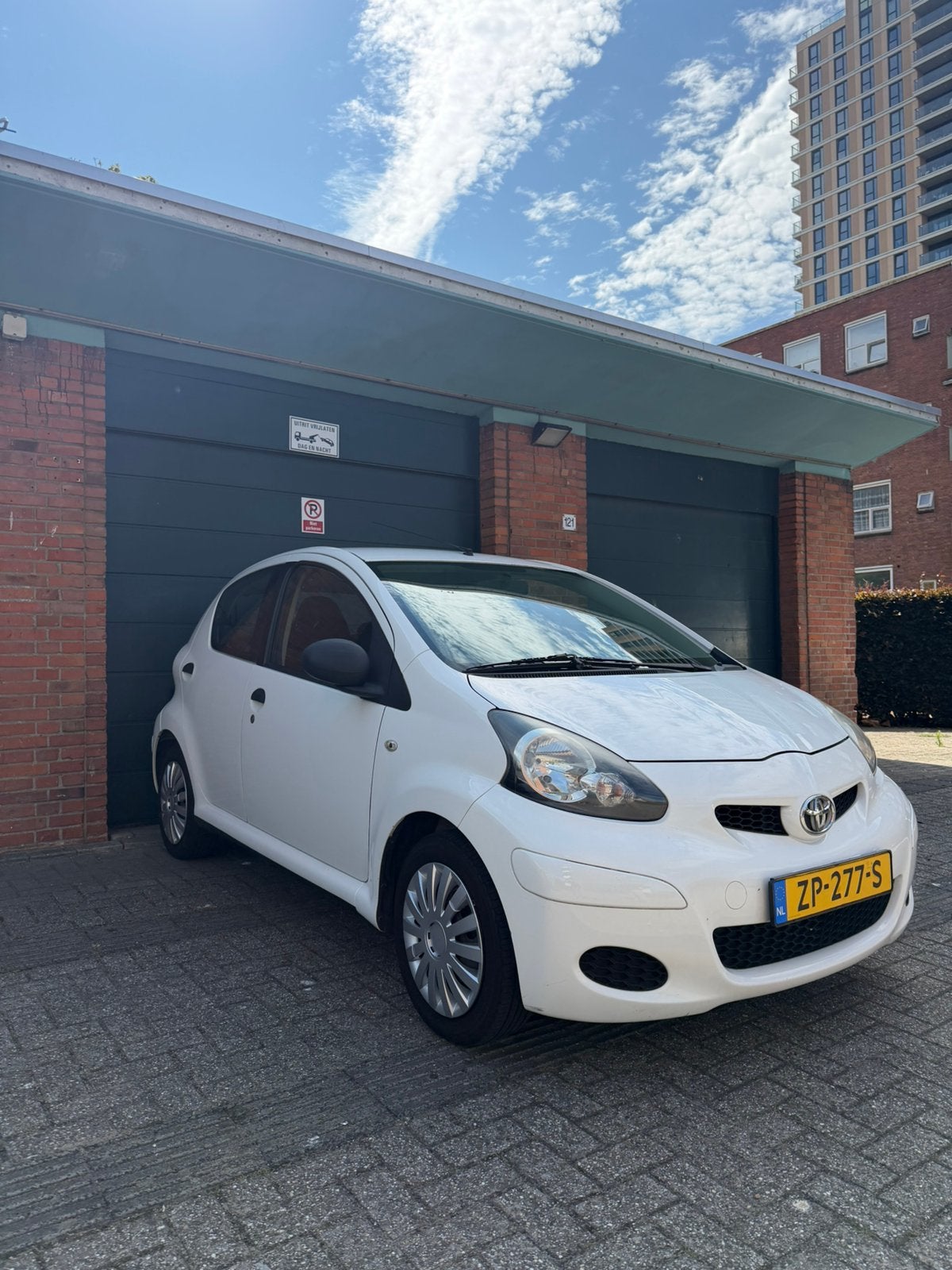 Toyota Aygo 1.0-12V 5Drs Nieuwe apk 07-2027(bj 2010)95960km, Voorwielaandrijving, Stof, Zwart, 4 stoelen