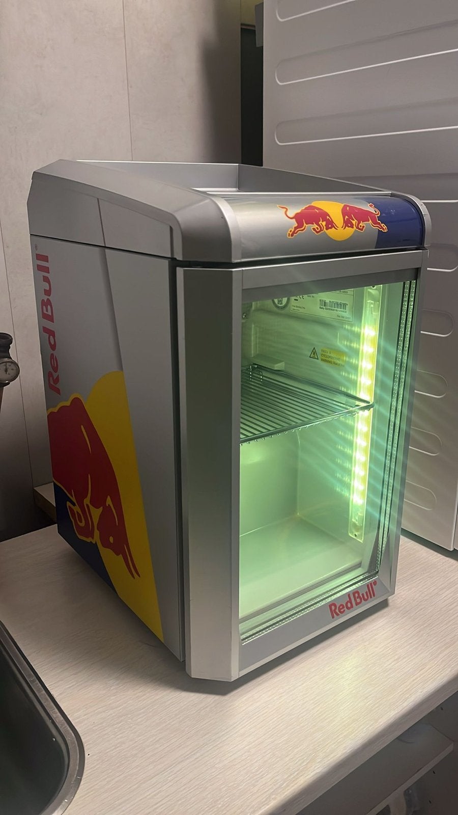 Red Bull Koelkast - Perfect voor drankjes, Ophalen, Zonder vriesvak, Minder dan 45 cm, Minder dan 85 cm