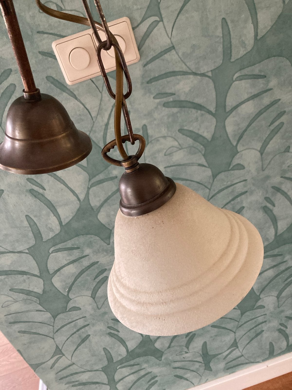 Vintage hanglampen met glazen kap en ketting, Antiek en Kunst, Ophalen of Verzenden