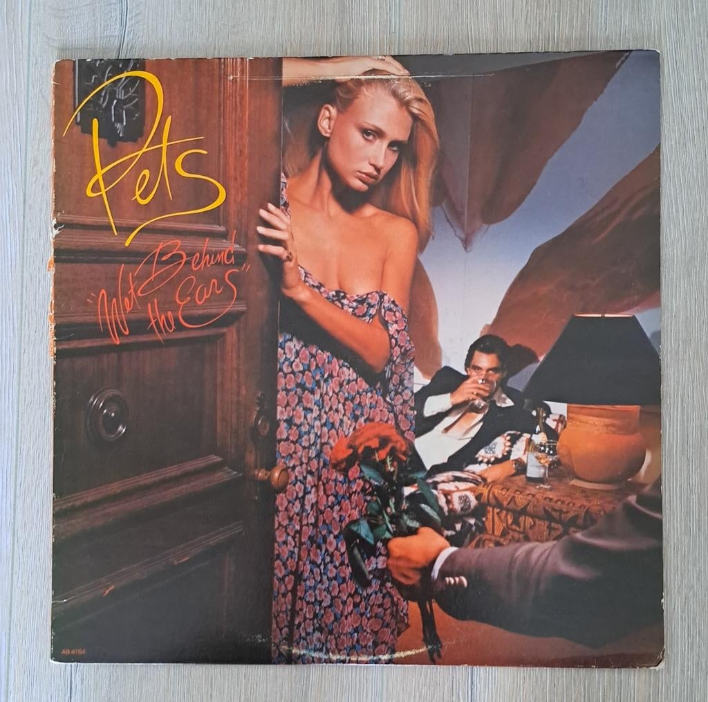 LP Pets - Wet Behind The Ears, Ophalen of Verzenden, Zo goed als nieuw, 12 inch, Overige genres