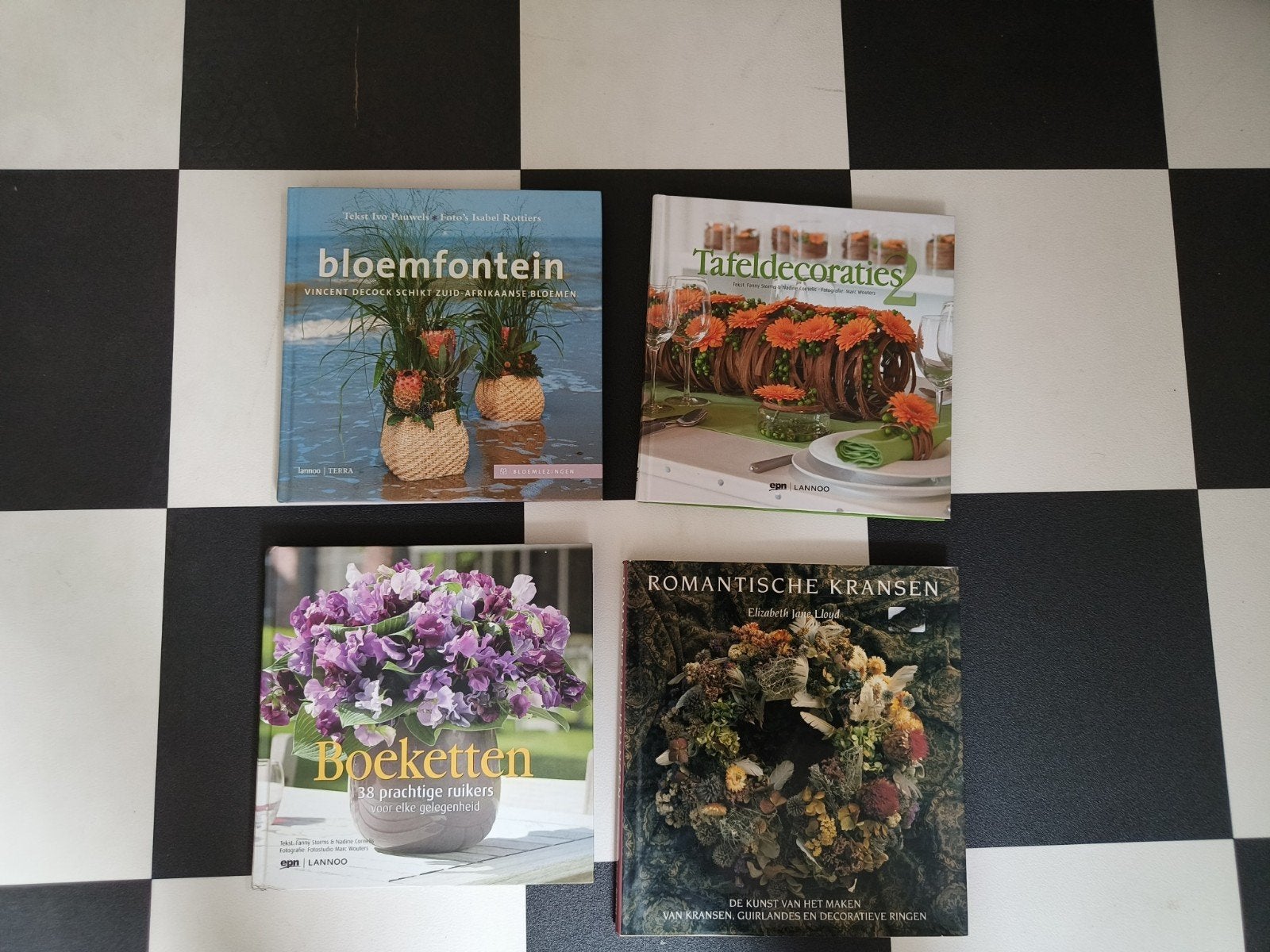 4 boeken over bloemschikken/groendecoratie, Ophalen of Verzenden, Gelezen, Bloemschikken, Groendecoratie