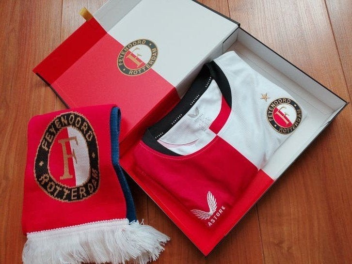 Feyenoord shirt ,sjaal & Champions League pas met tas, Ophalen of Verzenden, Nieuw, Feyenoord, Vaantje of Sjaal