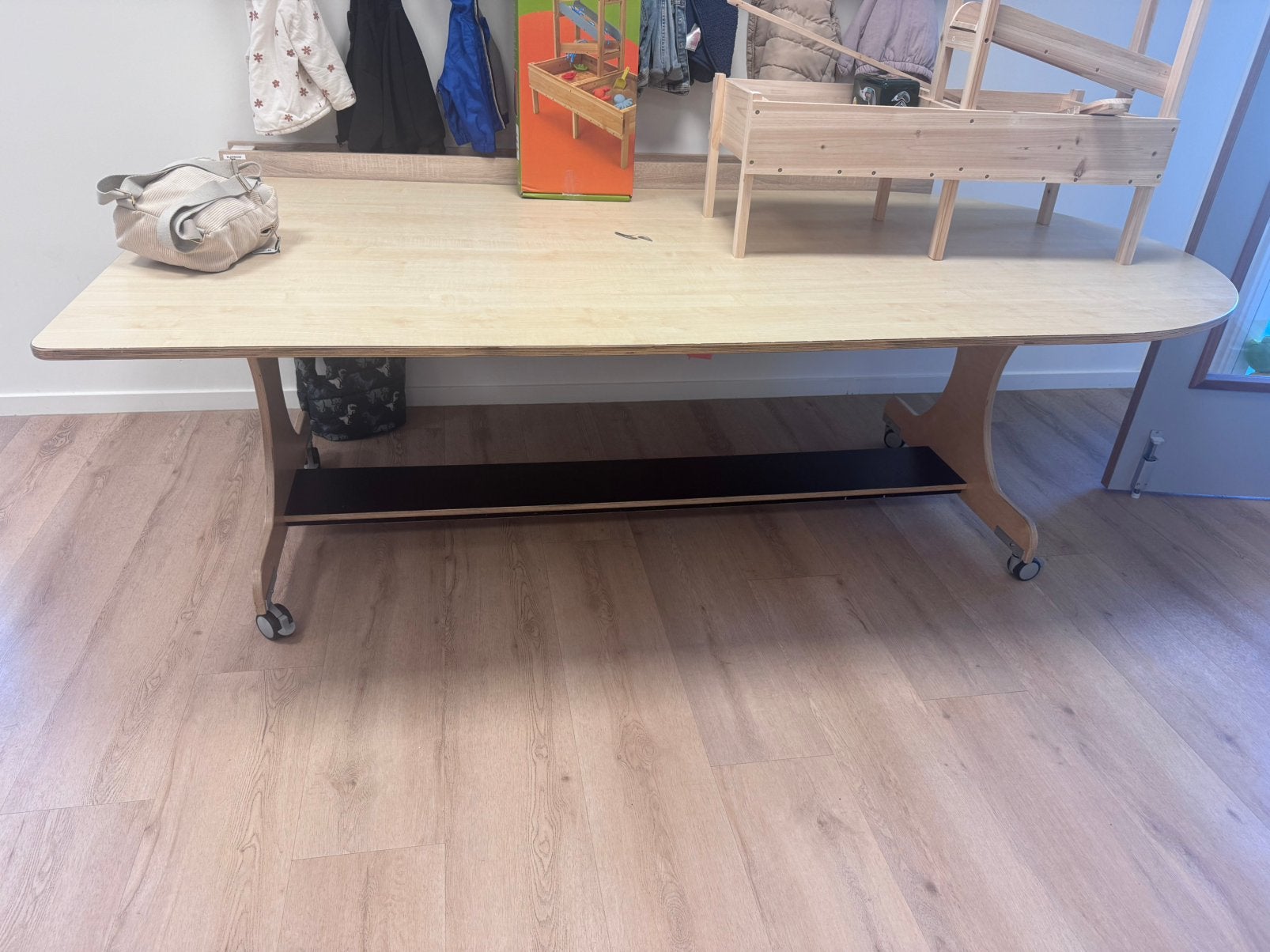 Grote kinderopvang tafel, Ophalen, Gebruikt, Tafel(s)