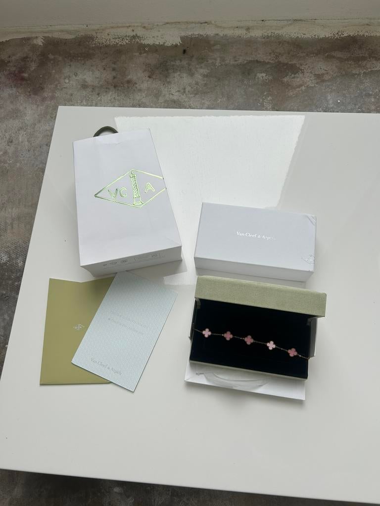 Van Cleef & Arpels armband goud - roze, Sieraden, Tassen en Uiterlijk, Armbanden, Ophalen of Verzenden, Nieuw, Goud