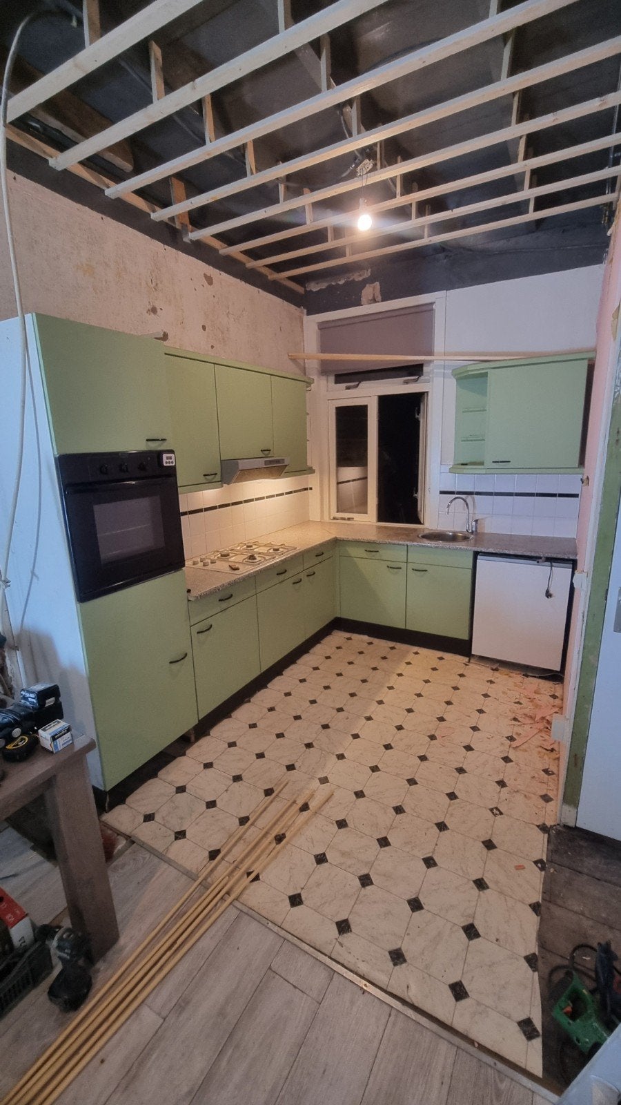 Gratis keuken met apparatuur ,zie omschrijving, Huis en Inrichting, Ophalen, Gebruikt, Overige materialen, Hoekkeuken