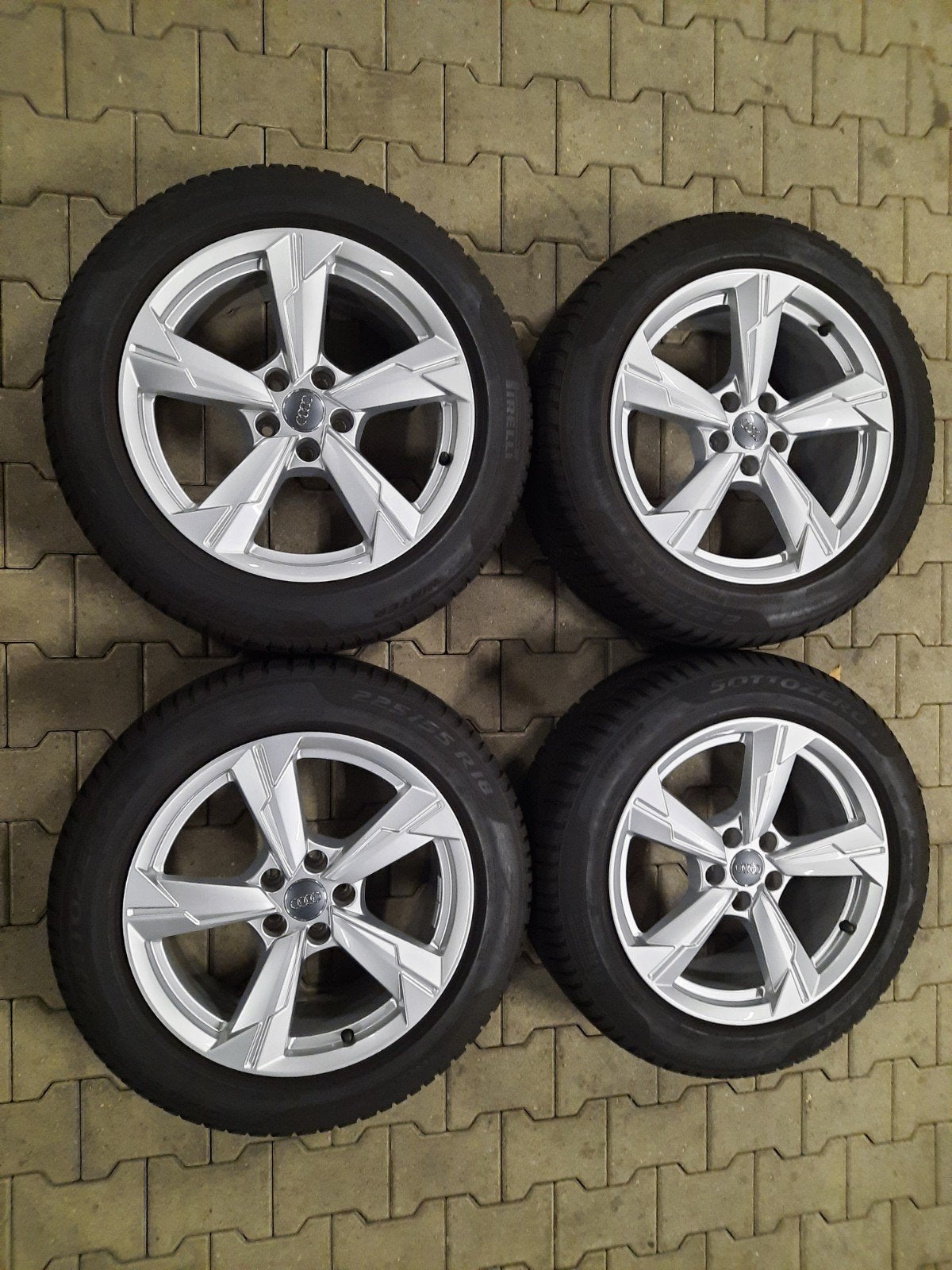 ZGAN 18 inch velgen 5×112 OEM AUDI A6 C7 C8 Q3 WINTERSETJE, Auto-onderdelen, 18 inch, Gebruikt, Banden en Velgen, Personenwagen