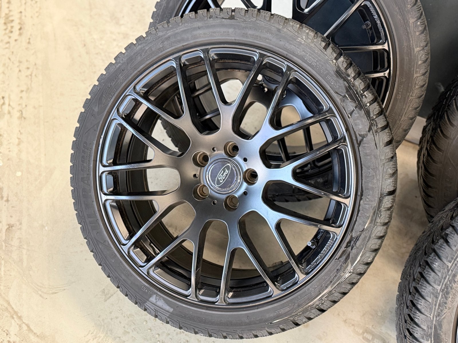 Ford Focus Velgen met Nieuwe Banden - 235/40R18, Auto-onderdelen, Banden en Velgen, Ophalen, 18 inch, Gebruikt, Banden en Velgen