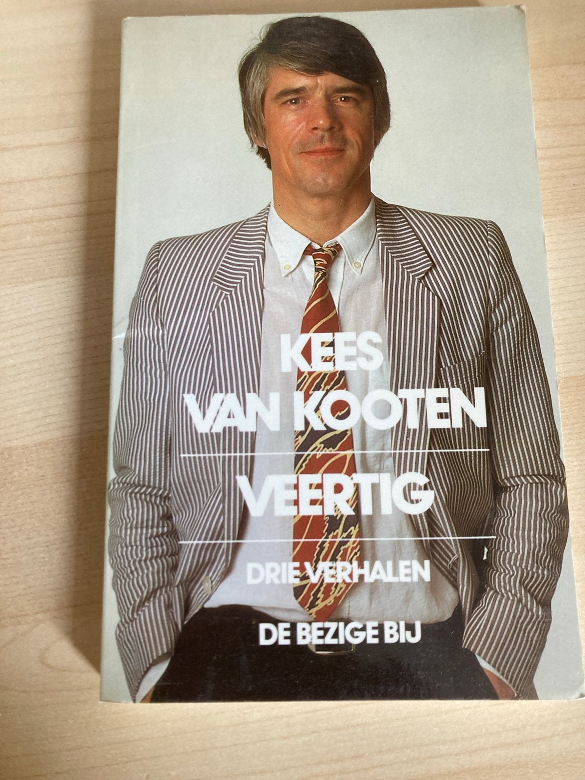 Kees van Kooten - Veertig: Drie Verhalen, Ophalen of Verzenden, Zo goed als nieuw, Nederland