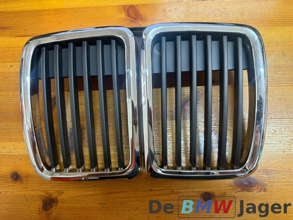 Grill midden mat zwart met chroom BMW 3-serie E30, Gebruikt, Ophalen of Verzenden, BMW, BMW