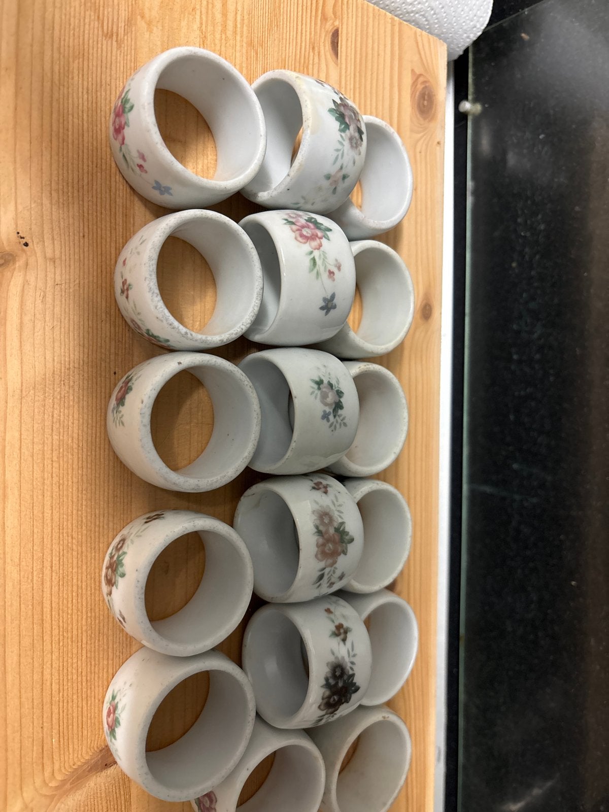 Set van 17 poceleinen servetringen met bloemmotief, Ophalen of Verzenden