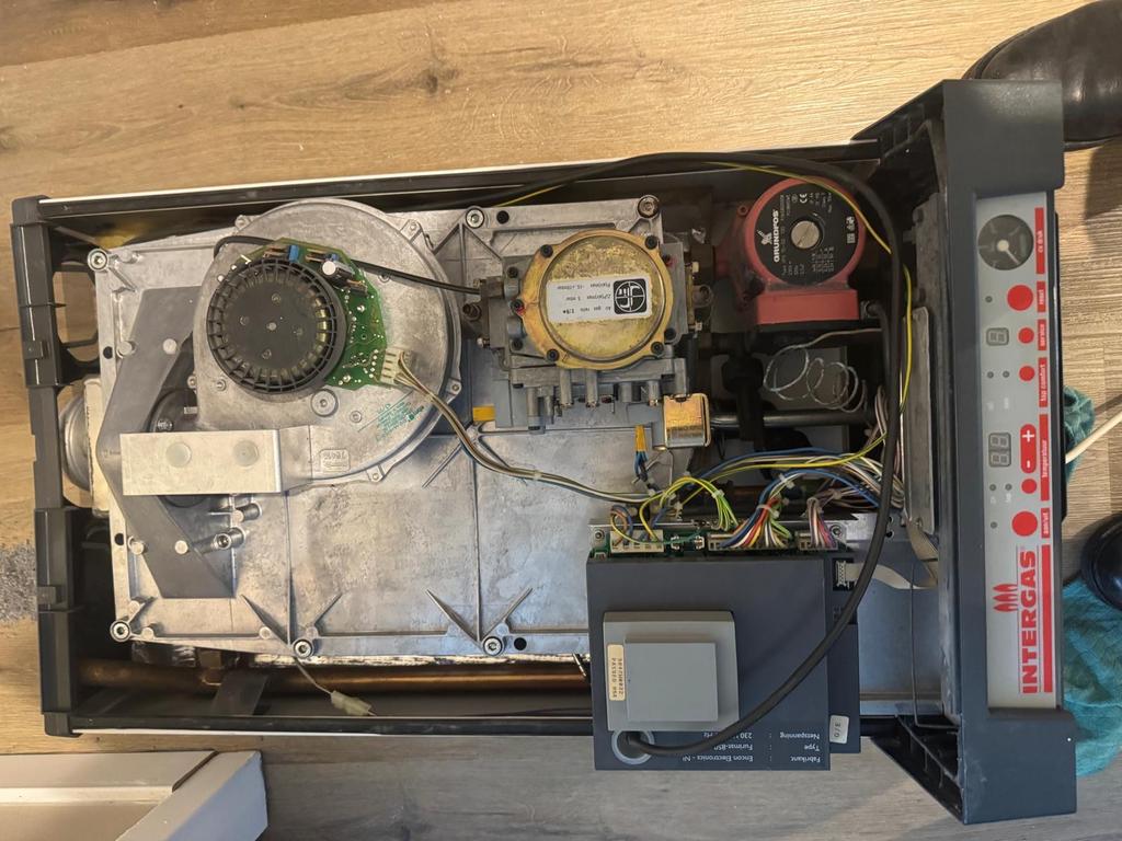 Intergas Kombi Kompakt HRE CV-ketel (bouwjaar 1998), Ophalen, 30 tot 80 cm, Gebruikt, Hoog rendement (Hr)