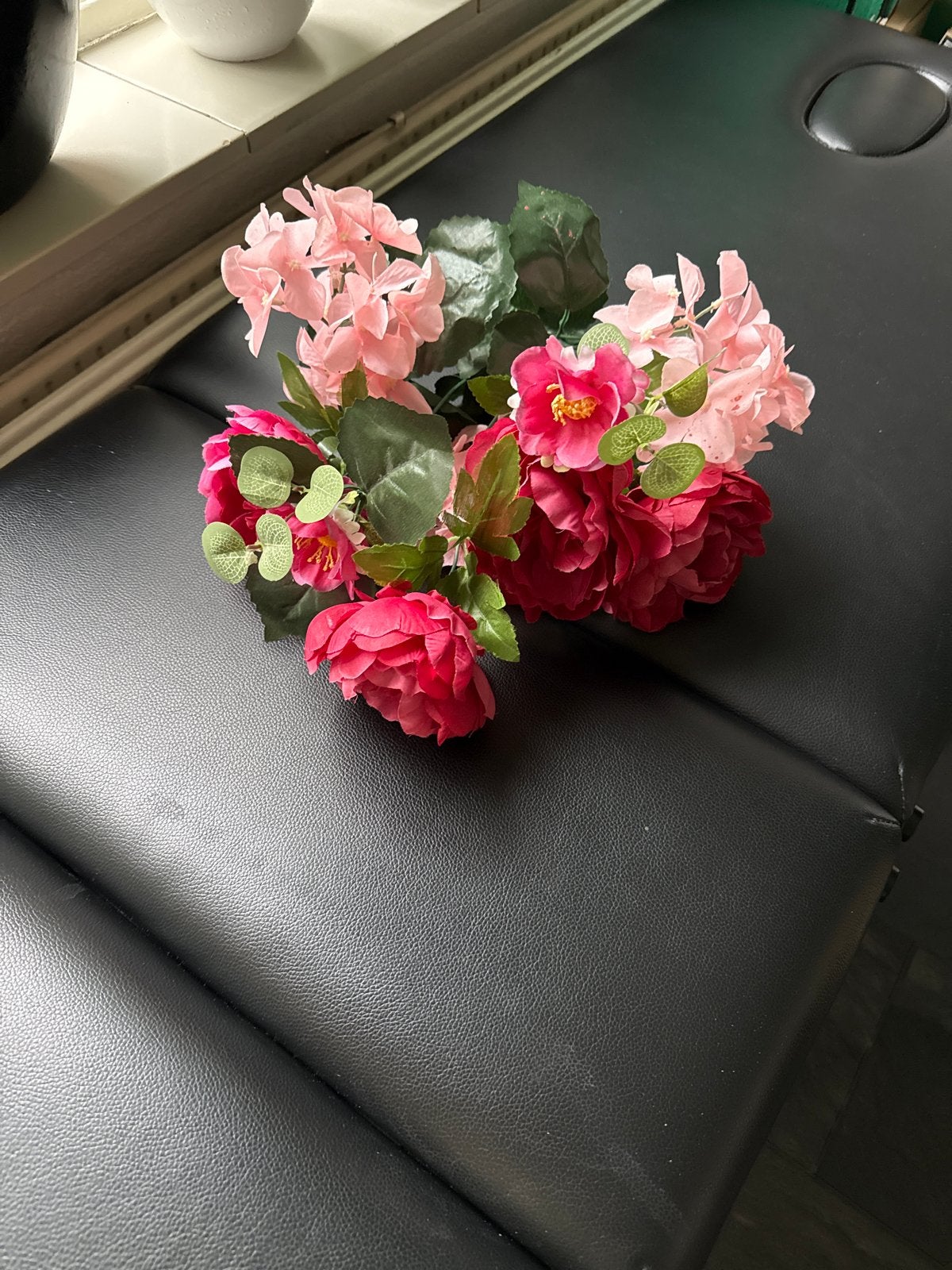 Prachtig boeket kunstbloemen in roze en rood, Binnen, Gebruikt, Ophalen of Verzenden, Kunststof