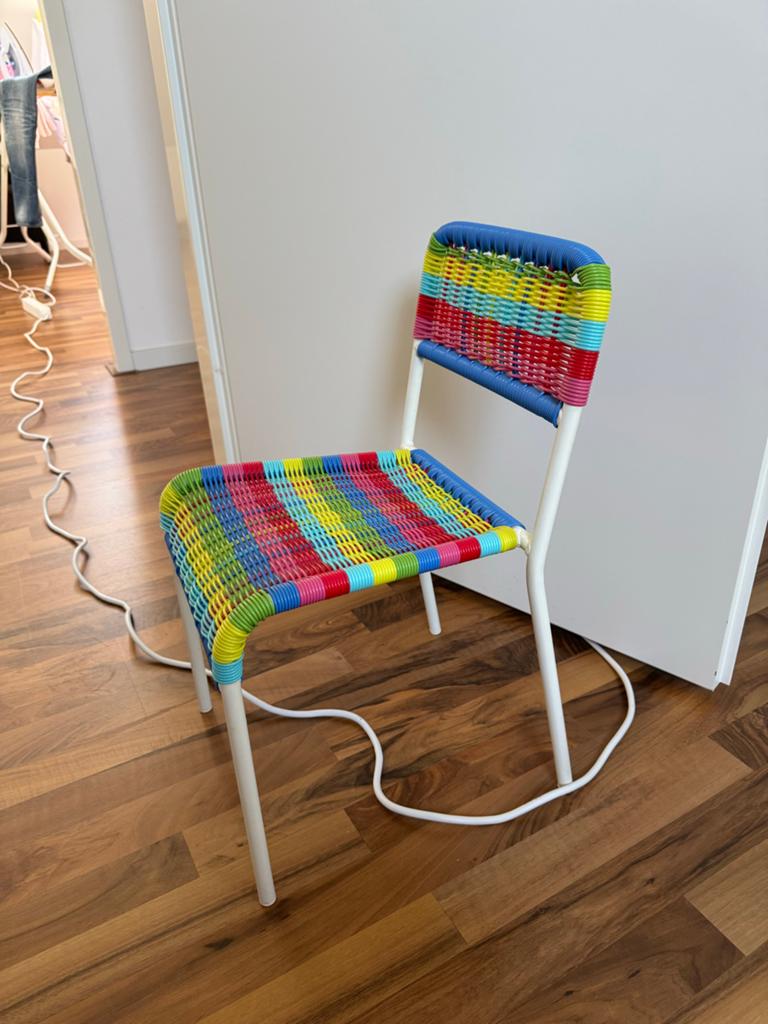 Kleurrijke stoel met metalen frame van IKEA, Ophalen, Kunststof, Overige kleuren, Zo goed als nieuw