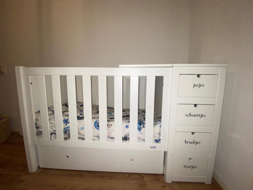 Combi ledikant met commode en opbergruimte (incl. matras), Ophalen of Verzenden, Gebruikt, Ledikant