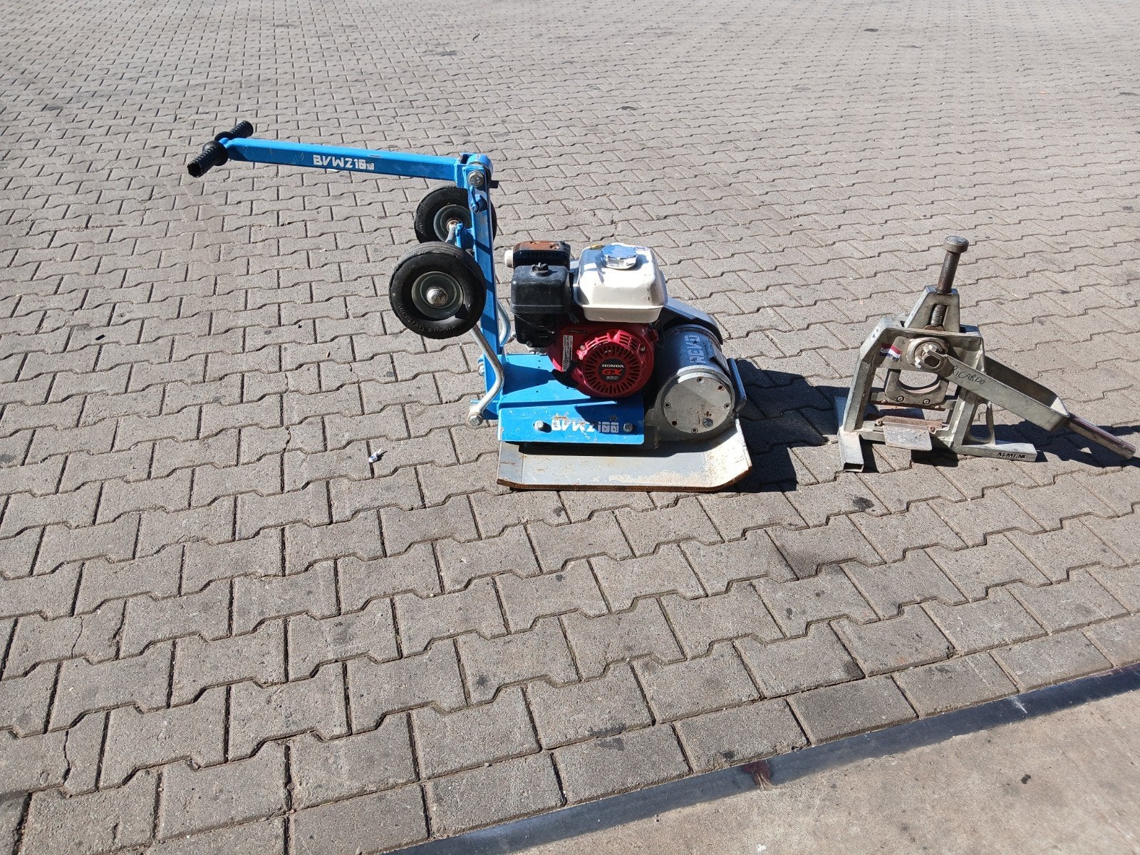 te huur professionele trilplaat en stenenknipper, Ophalen, Zo goed als nieuw, Overige soorten, Wacker/Weber/Bomag/Revo