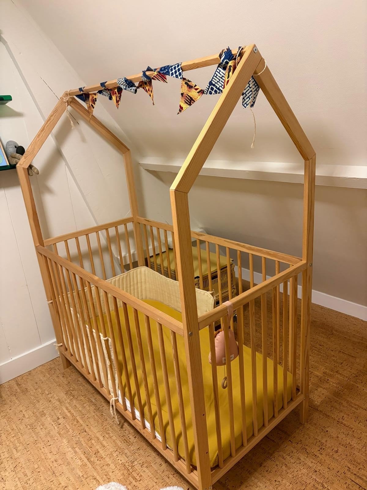 Houten kinderbed / ledikant incl. matras, Ophalen, Gebruikt, Rechthoekig, In hoogte verstelbaar