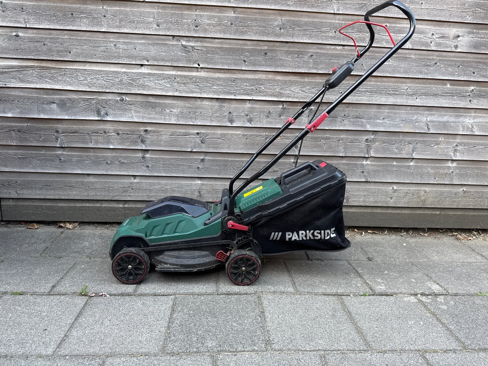 Parkside 20V Accu Grasmaaier met Accu en Oplader, Ophalen, Cirkelmaaier, Gebruikt, Accu-grasmaaier
