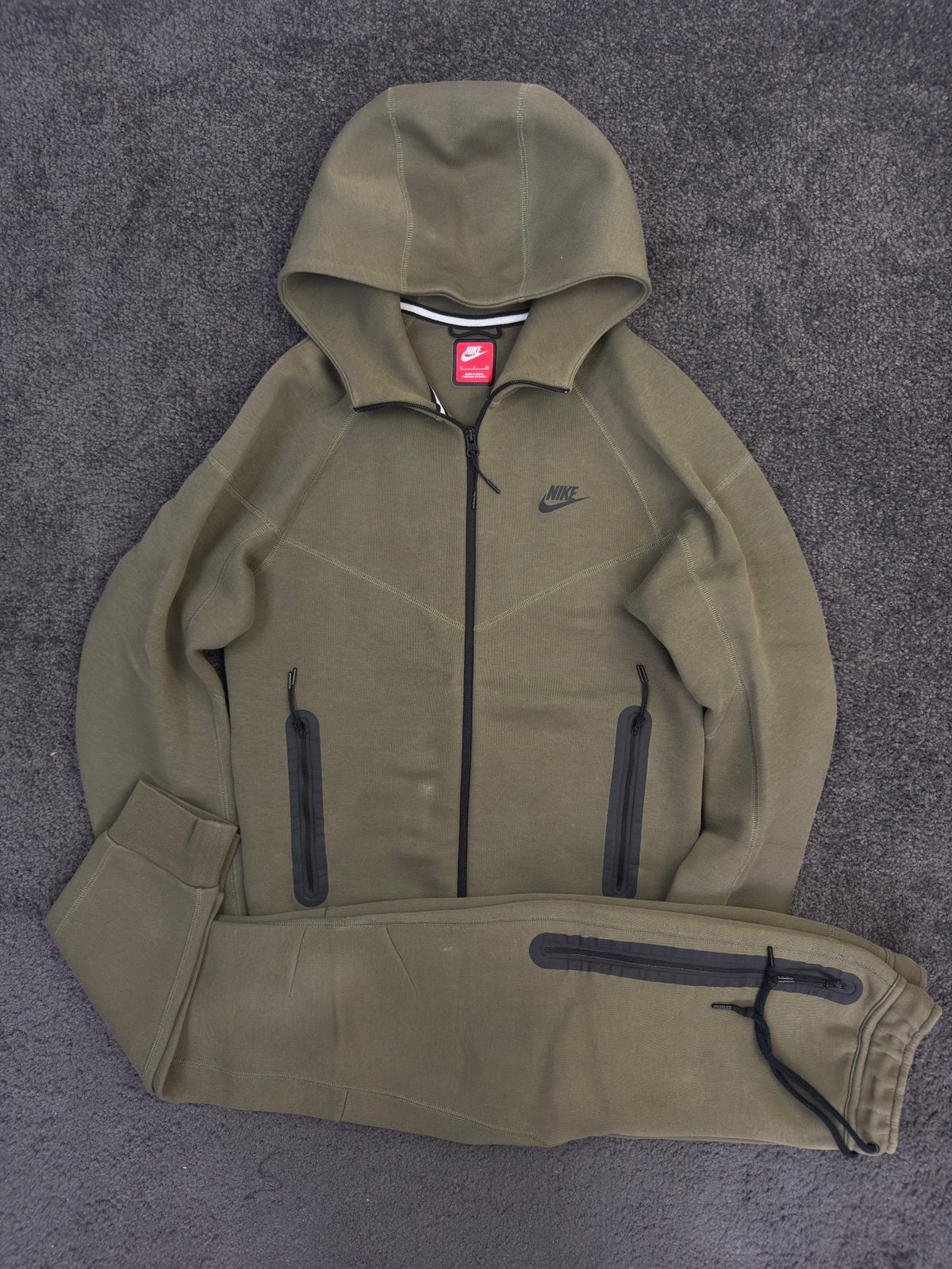 Nike Tech Fleece Pak Khaki Model 2023/2024 | Maat S, Kleding | Heren, Sportkleding, Ophalen of Verzenden, Zo goed als nieuw, Groen