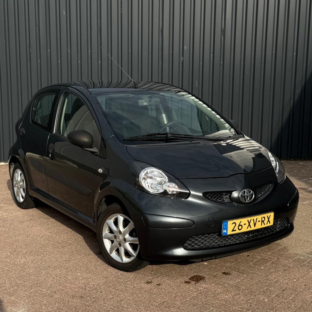 Toyota Aygo 1.0 12V Vvt-i 5DRS 2007 Grijs, Voorwielaandrijving, Stof, Zwart, 4 stoelen