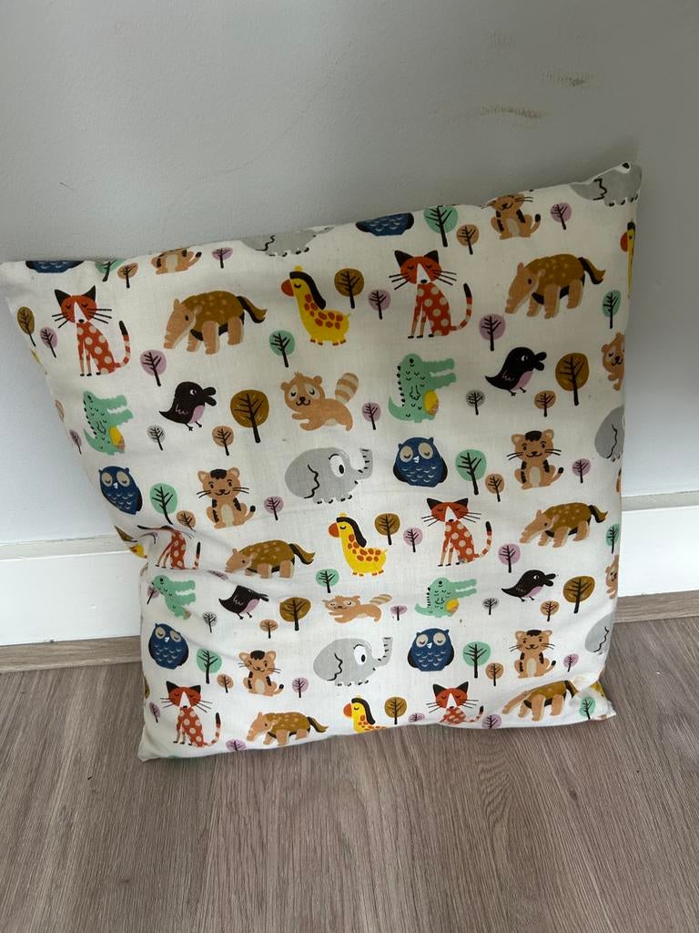 Leuk kussen met dierenprint voor kinderkamer, Huis en Inrichting, Ophalen, Gebruikt, Overige kleuren, Rechthoekig