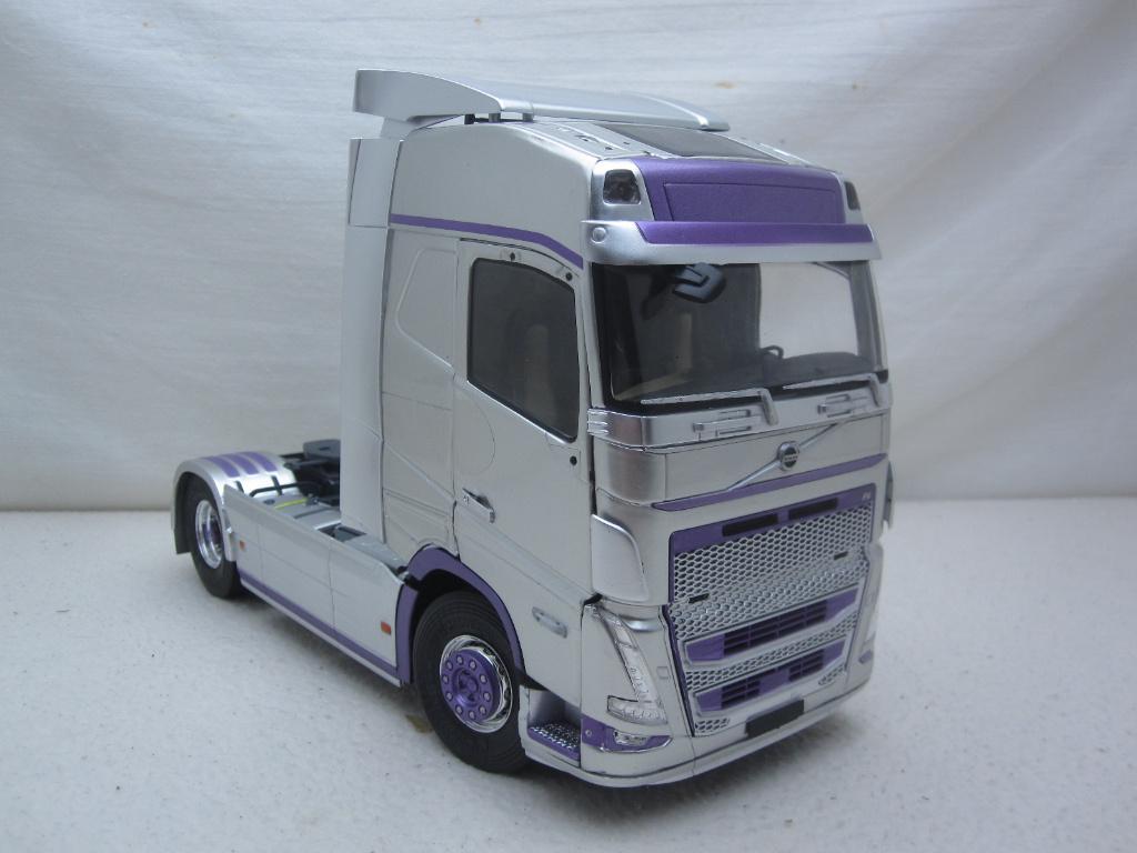 Volvo FH XL Globetrotter 500 25 Years Ed. 2023 1:24 Solido, Ophalen of Verzenden, Nieuw, Bus of Vrachtwagen, Overige merken