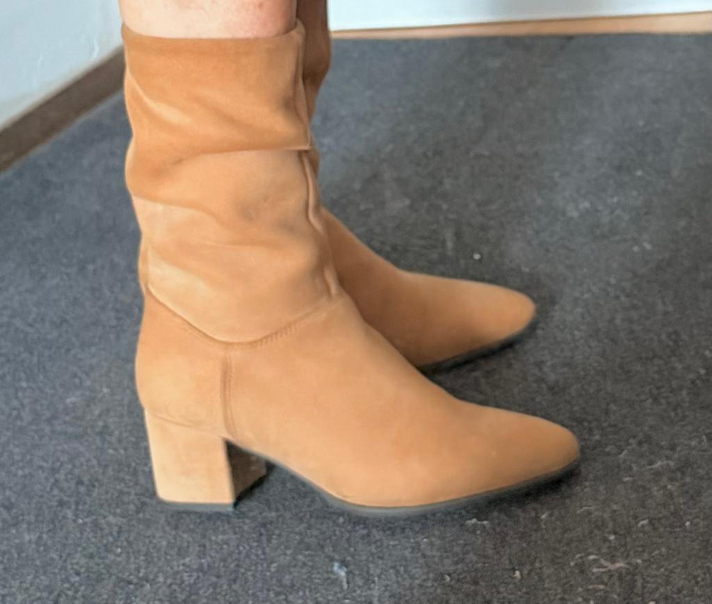 Mooie zomerlaarzen echt leer (suede) maat 38, Beige, Lage of Enkellaarzen, Ophalen of Verzenden, Gedragen