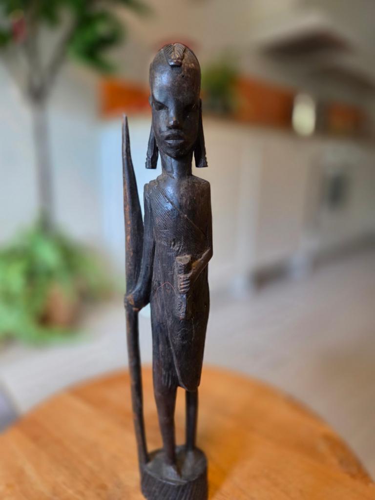 Houten beeld - Afrikaanse krijger - 20 cm, Antiek en Kunst, Ophalen, Handgemaakt, 20 - 50 cm, Beeld