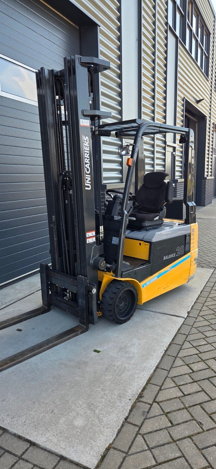 uni carriers 2 tons electrische heftruck 6 meter triple, Ophalen, Heftruck, 1000 tot 2000 kg, UniCarriers