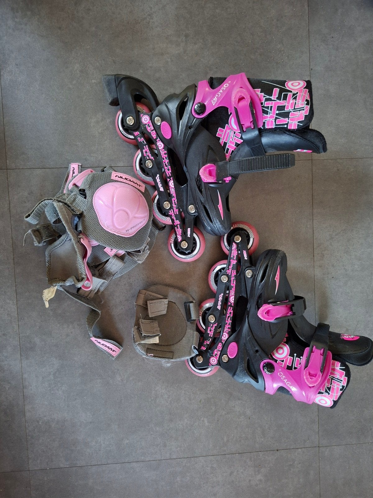 Roze/Zwarte Inline Skates met Bescherming - Maat Verstelbaar, Ophalen, Verstelbaar, Gebruikt, Kinderen