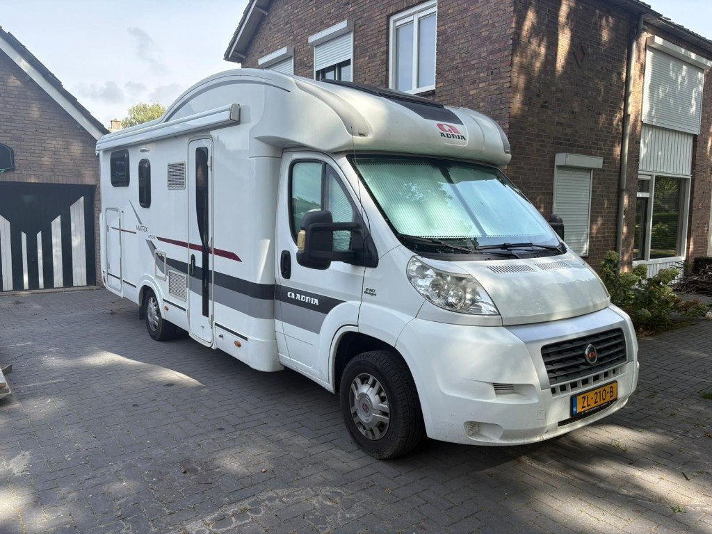 Adria, 2013, 69.800km, Queensbed, Hefbed, Airco, Veel extras, Caravans en Kamperen, Campers, Standaard zit, Ringverwarming, Fiat