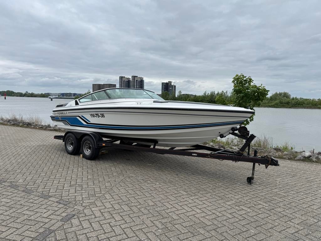 Formula 206LS Speedboot (Zo goed als nieuw), Watersport en Boten, Speedboten, Ophalen, Binnenboordmotor, 6 meter of meer, Zo goed als nieuw