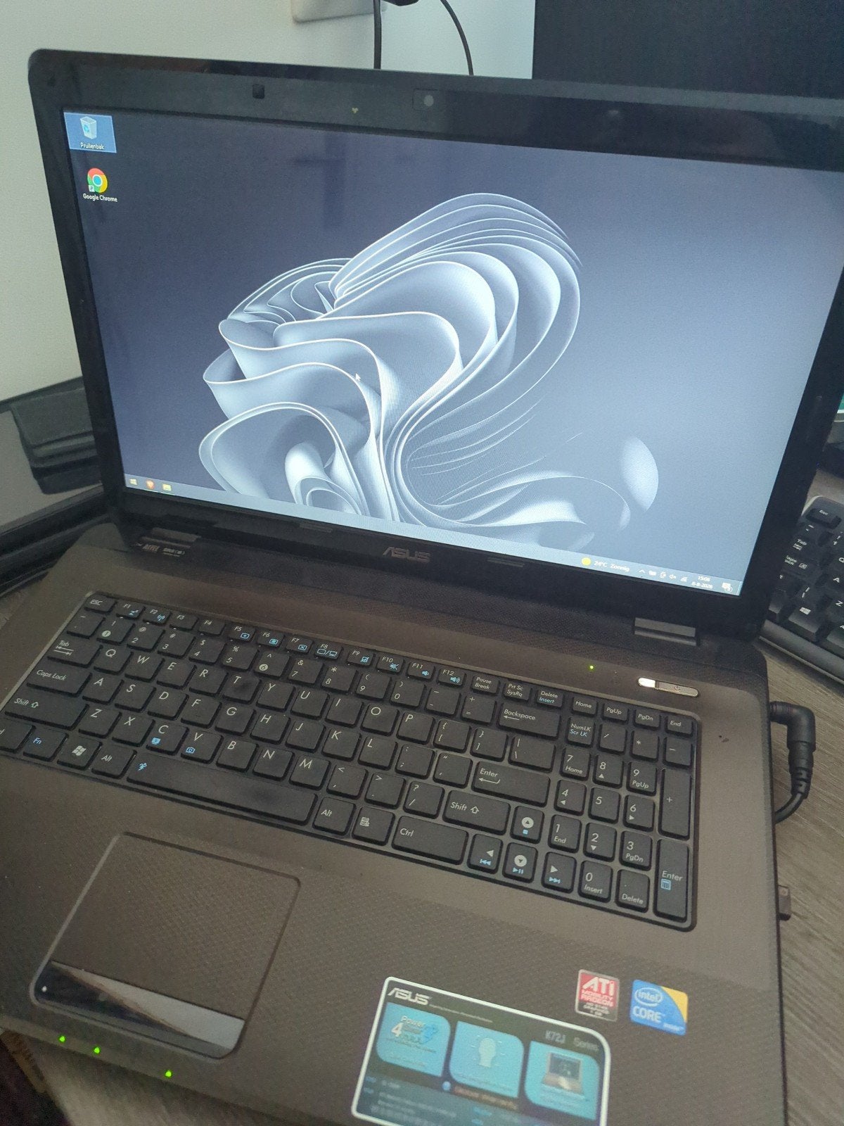 ASUS K72J  17 inch Laptop - Intel i3, 4GB RAM, 640GB HDD, Qwerty, ASUS, Minder dan 2 Ghz, Intel i3-350M
