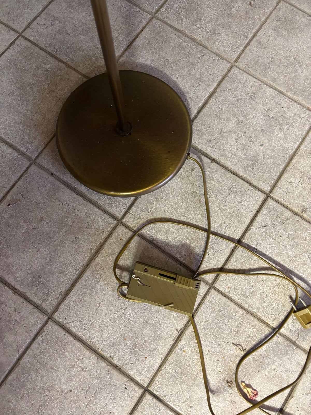 Messing staande lamp met glazen kap - 82 cm hoog, Ophalen, Gebruikt, Glas, Minder dan 100 cm
