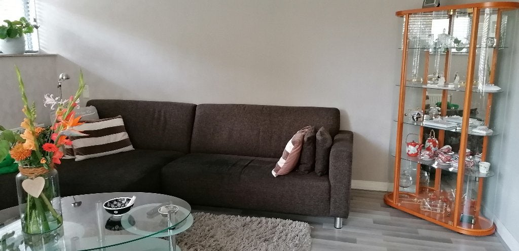 Vitrinekast Martha de Groot – stijlvolle blikvanger, Ophalen, 150 tot 200 cm, 25 tot 50 cm, Gebruikt
