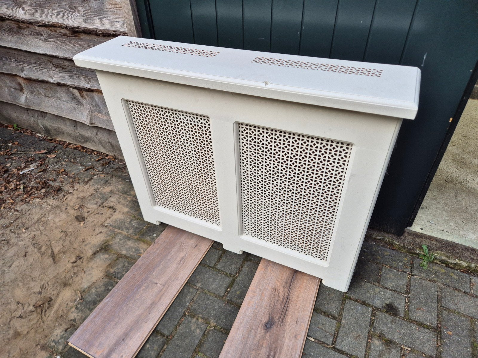 Mooie radiatorombouw 81x103x23cm - Lichte schade, Ophalen, Zo goed als nieuw