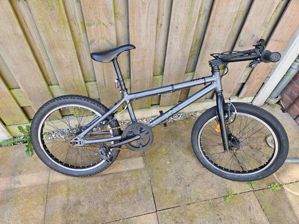 BMX fiets - Grijs, 20 inch wielen, goede staat, Ophalen, Staal, Voetsteunen, 16 tot 20 inch