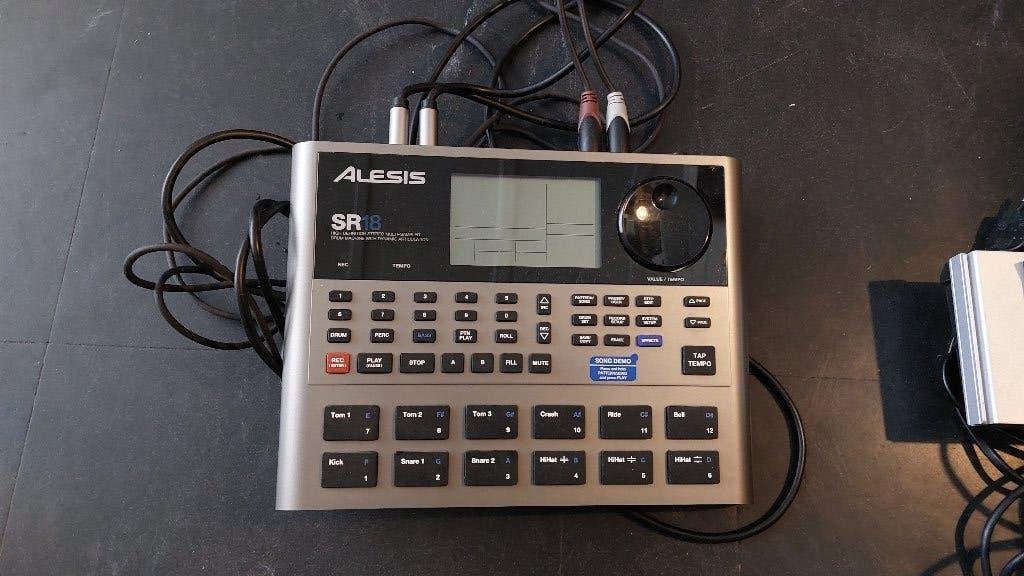 Alesis SR18 Drum machine, Muziek en Instrumenten, Drumstellen en Slagwerk, Zo goed als nieuw, Overige merken, Ophalen
