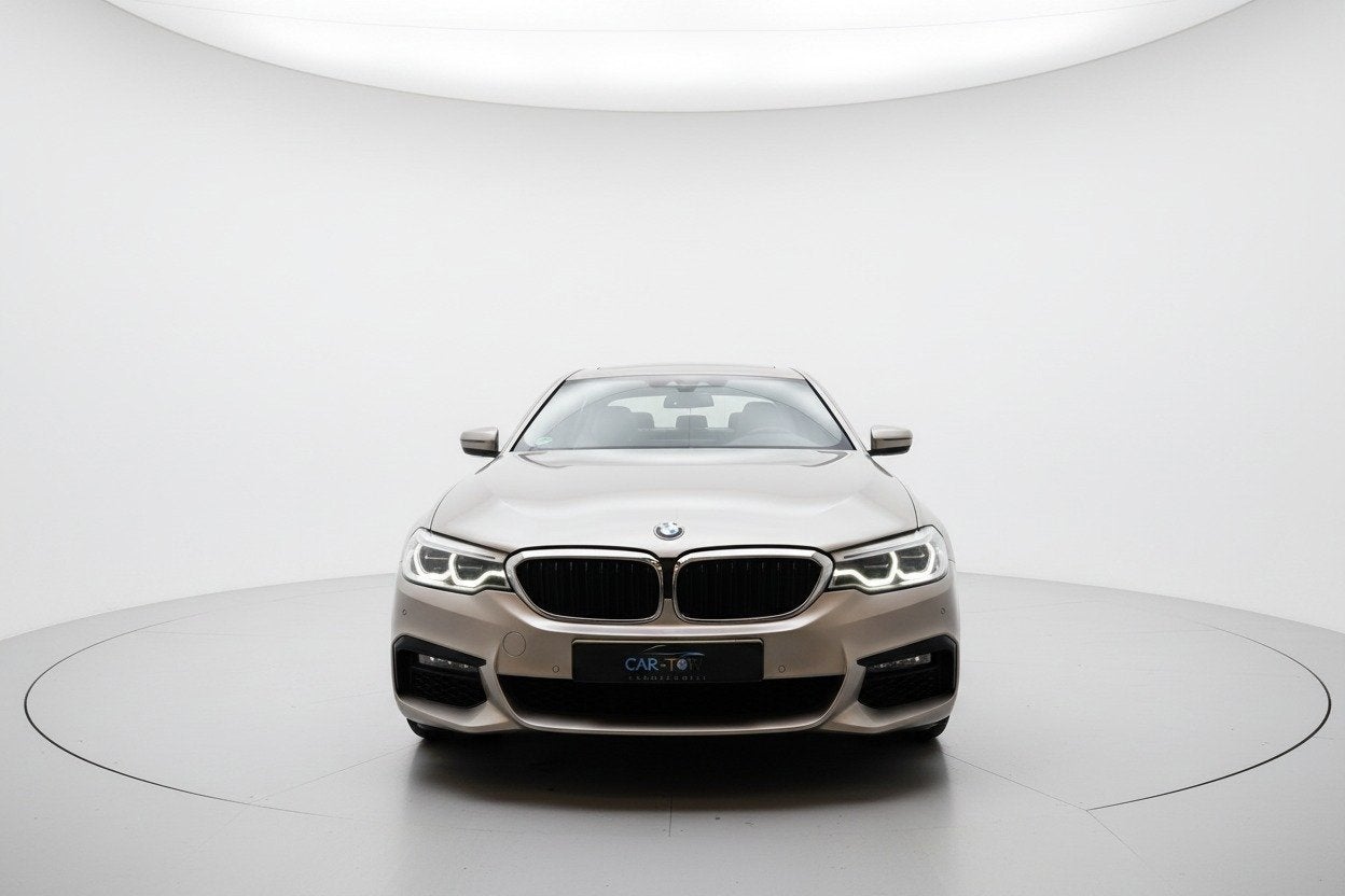 BMW 5-serie 530e iPerformance High Executive M SPORT 360 HUD, Auto's, Achterwielaandrijving, Gebruikt, 4 cilinders, 252 pk