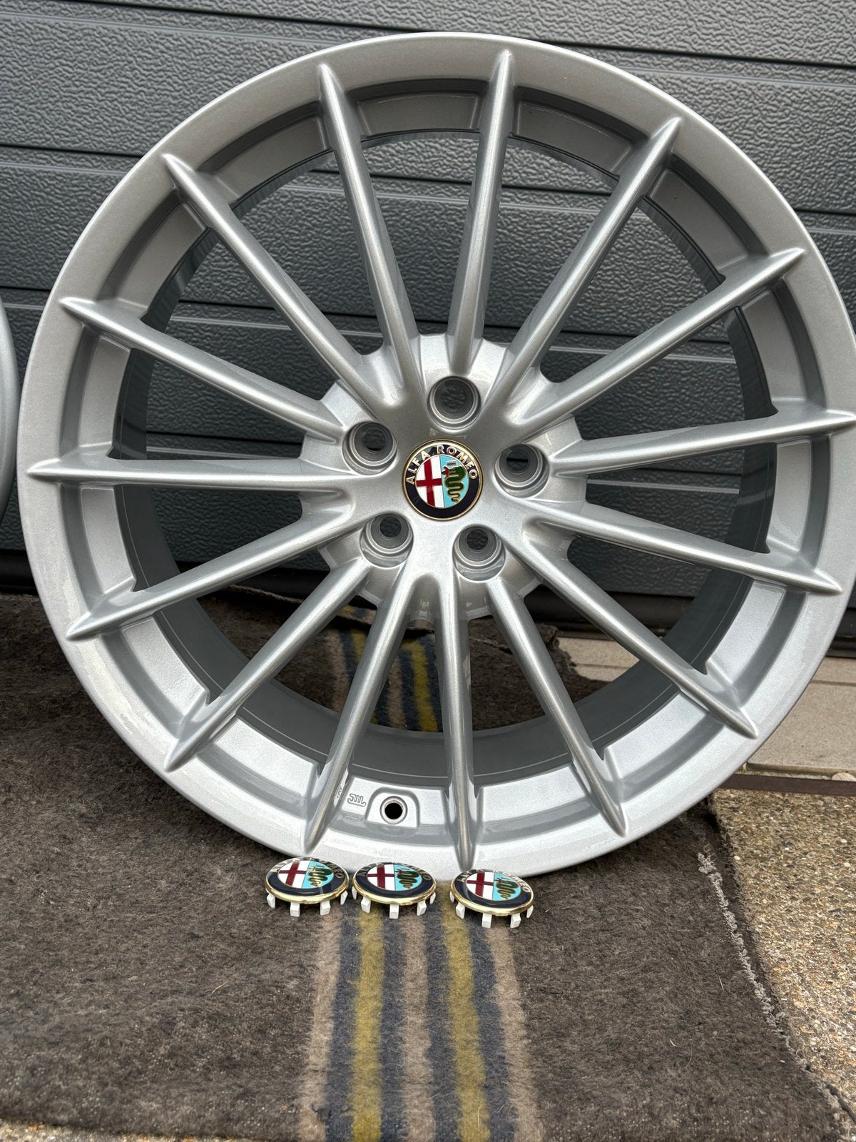 Prachtige set Toora velgen - Alfa Romeo, Ophalen, 18 inch, Velg(en), Personenwagen