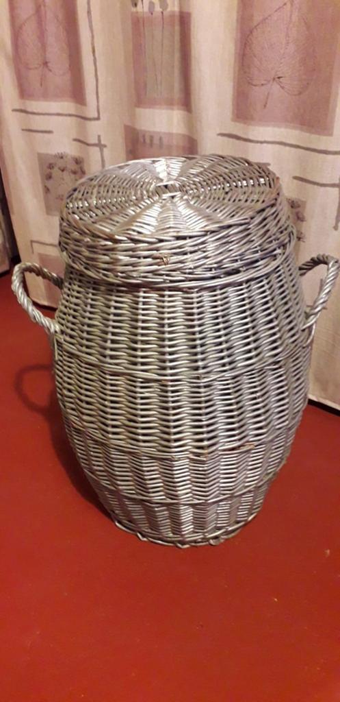 Vintage rotan mand met deksel., Huis en Inrichting, Woonaccessoires | Schalen en Manden, Ophalen, Gebruikt, Rond, Riet