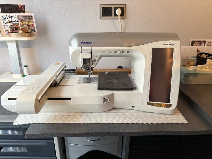 Brother Innov-is 4000D Naai- en Borduurmachine, Hobby en Vrije tijd, Naaimachines en Toebehoren, Ophalen of Verzenden, Zo goed als nieuw