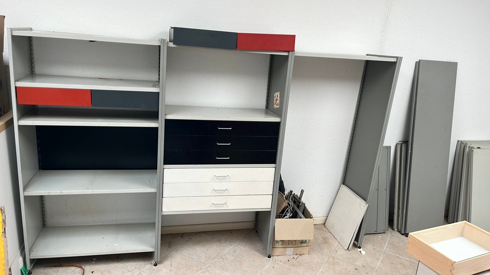 Modulaire Gispen 5600 kast, Ophalen