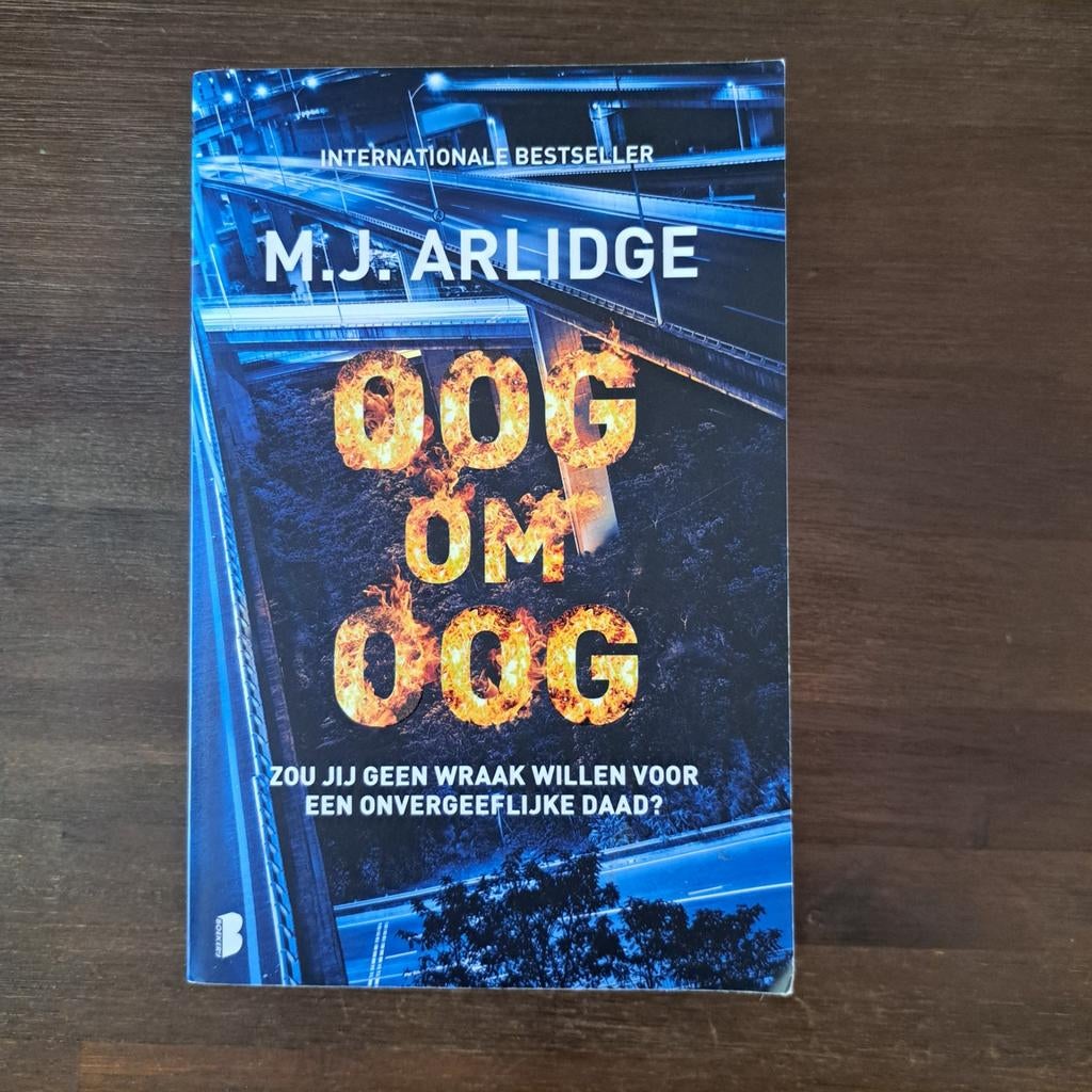 M.J.Arlidge: Oog om Oog, Boeken, Ophalen of Verzenden, Zo goed als nieuw