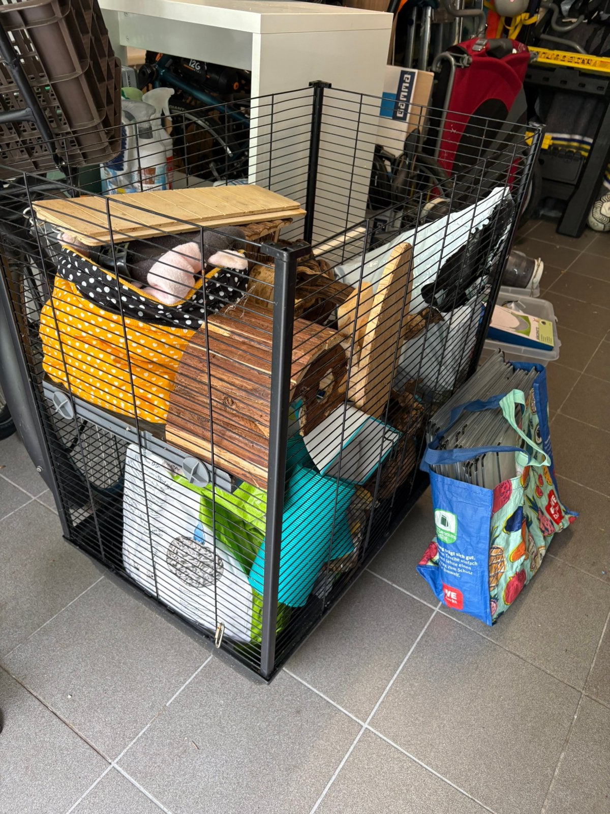 Rattenkooi met twee verdiepingen en heel veel spullen, Ophalen, Gebruikt, Overige typen, 90 cm of meer