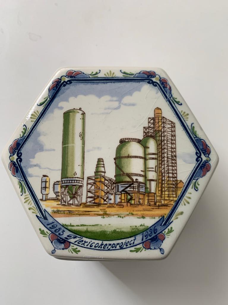 Delfts Blauw Hexagon Doosje - Esso Flexicokerproject 1983-19, Ophalen