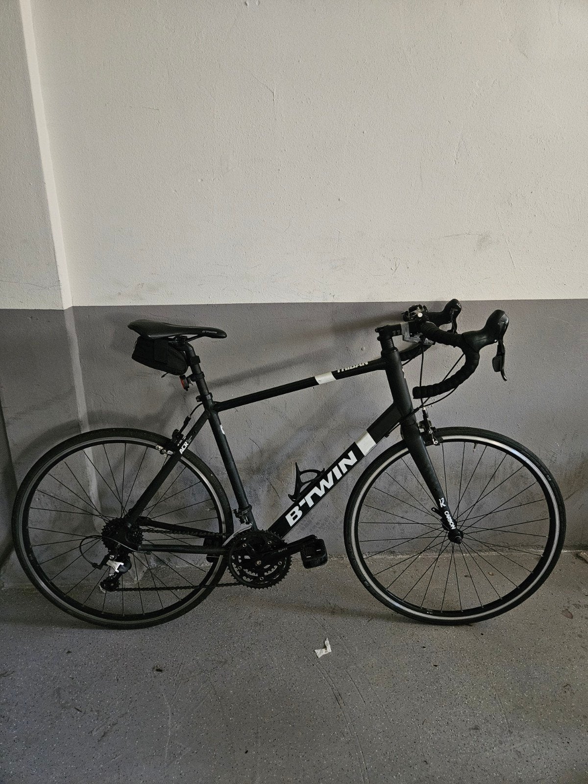 Triban 500 racefiets, Fietsen en Brommers, 28 inch, Aluminium, Zo goed als nieuw, 15 tot 20 versnellingen