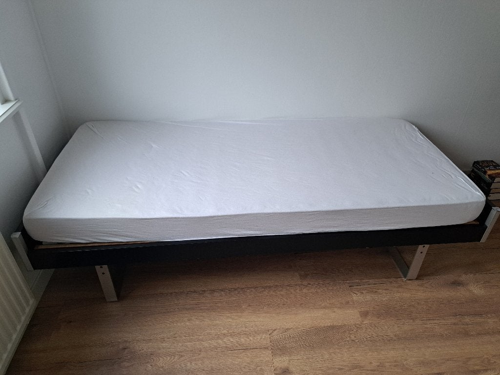 Bed en matras, Huis en Inrichting, Slaapkamer | Bedden, Ophalen, Gebruikt, Eenpersoons, Zwart