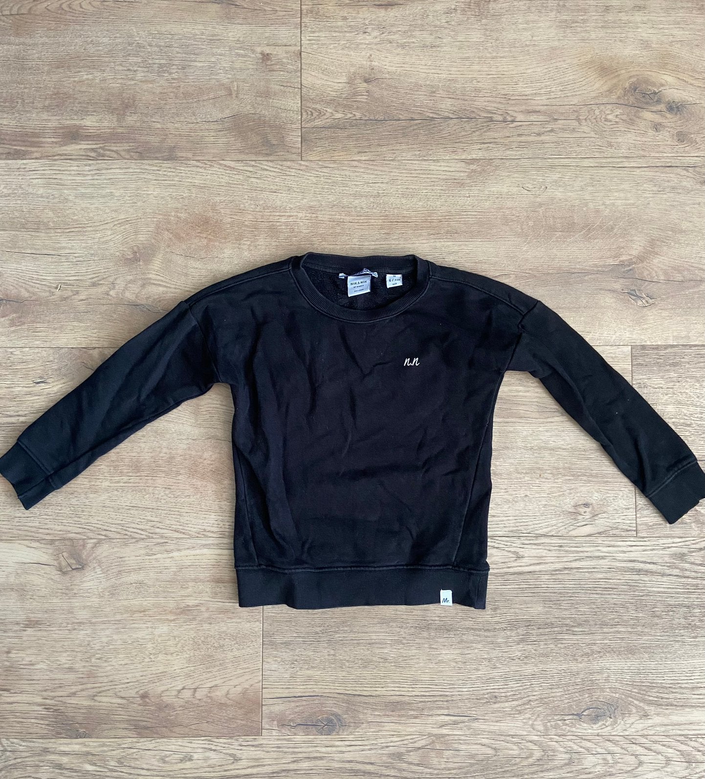 Nik & Nik Sweater Trui Zwart Backlogo Maat 116, Kinderen en Baby's, Kinderkleding | Maat 116, Ophalen of Verzenden, Zo goed als nieuw