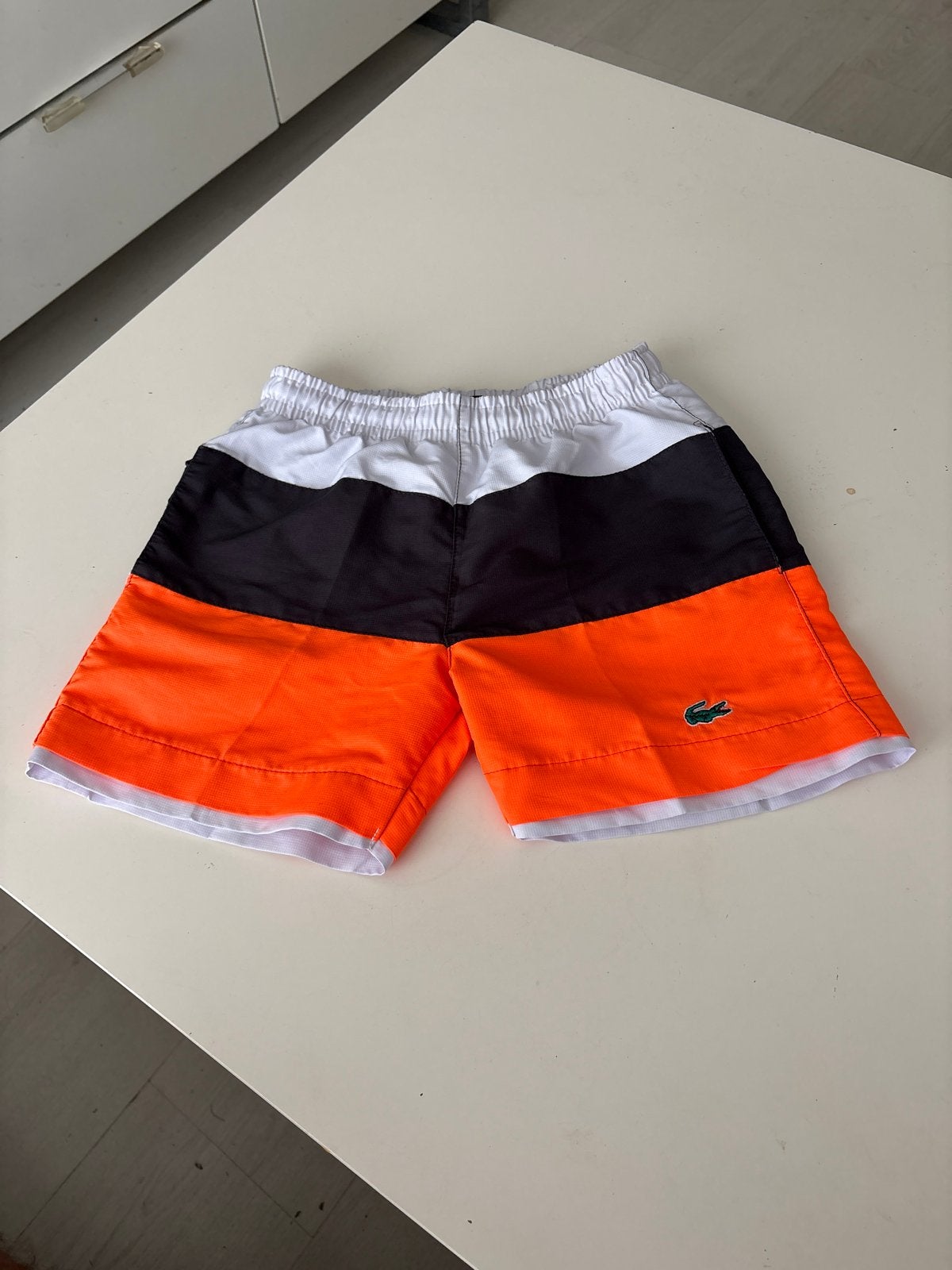 Lacoste Zwem- sportbroek Jongen Maat 122/128, Ophalen of Verzenden, Zo goed als nieuw, Jongen, Sport- of Zwemkleding